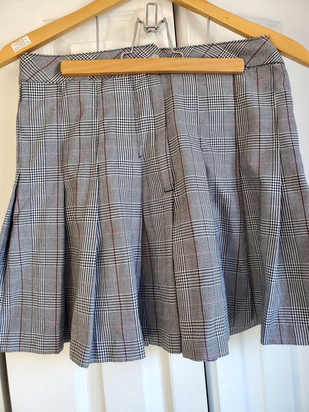 H&M Divided Plaid Pleated Skirt – Black White – Size 8 / EUR 40 - Picture 6 of 11